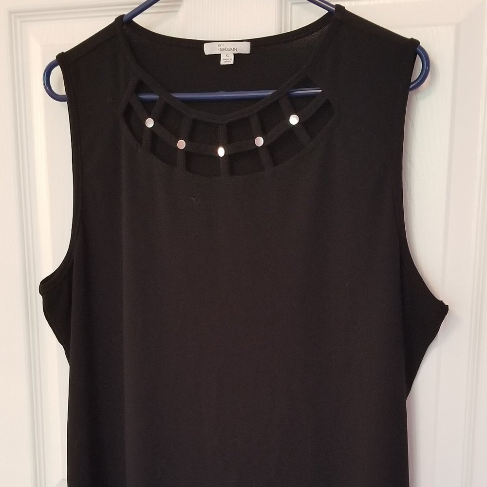 Black sleeveless plus size top